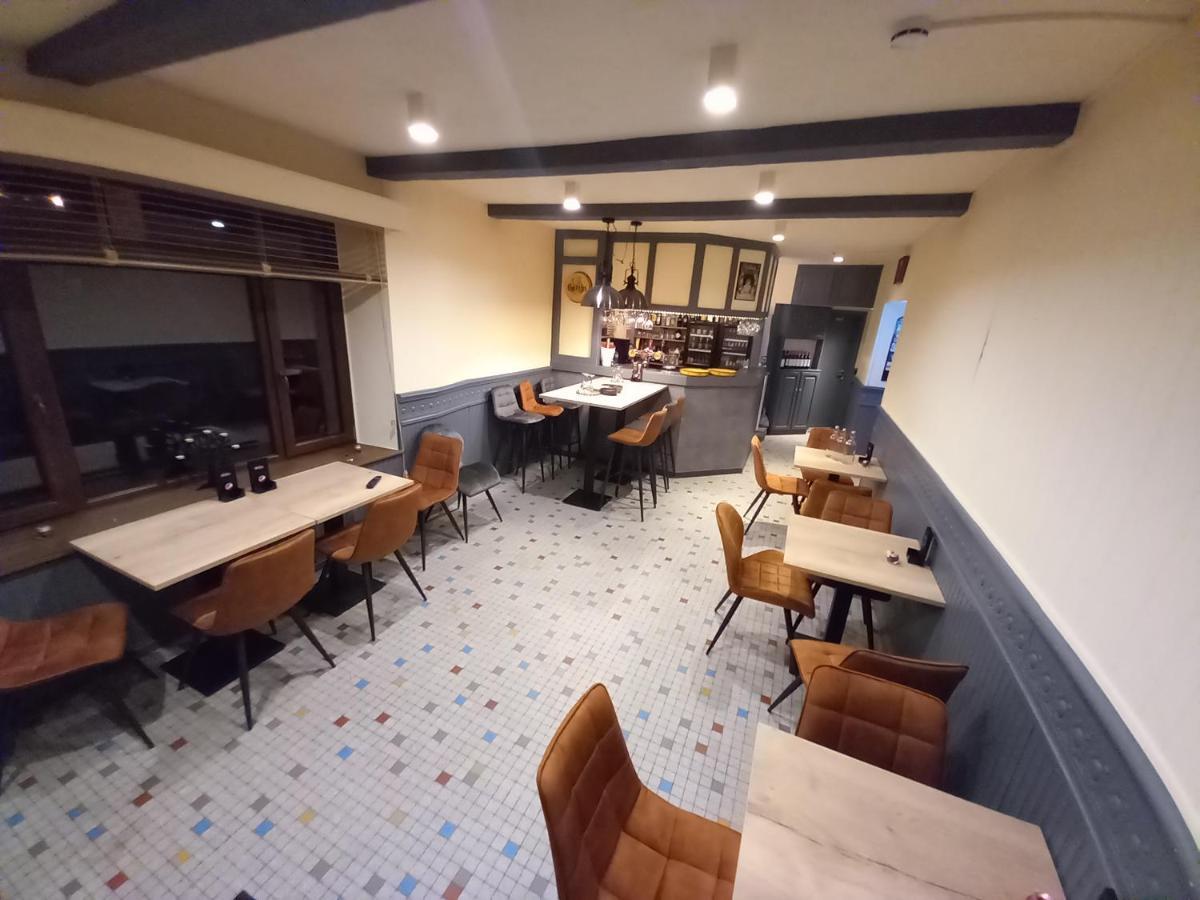 اله Hotel Au Central المظهر الخارجي الصورة