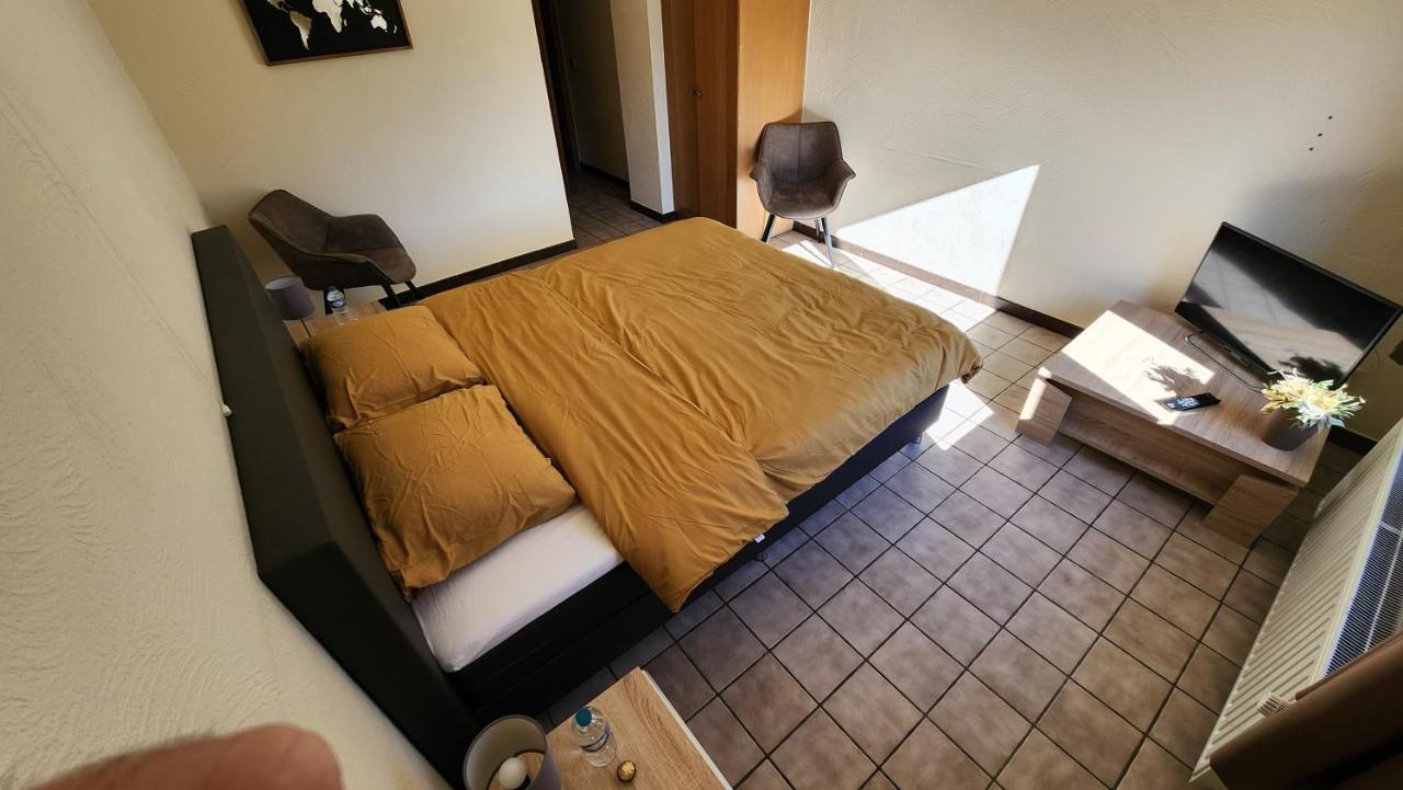 اله Hotel Au Central المظهر الخارجي الصورة